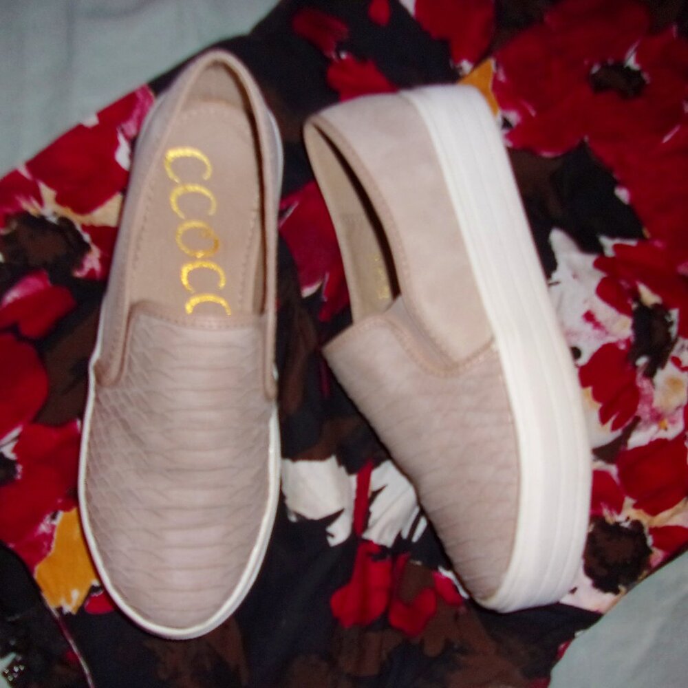 Coco womens size 6 tan white  shoes six sneakers tennis